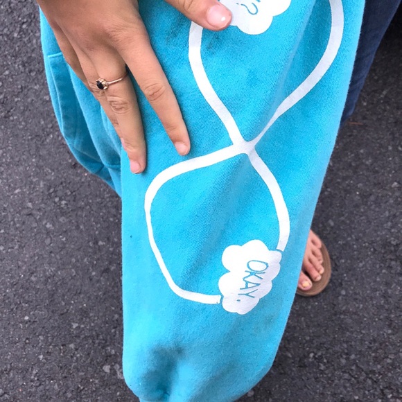 Sweater! Doesn’t fit my sister to big:) - Picture 3 of 3